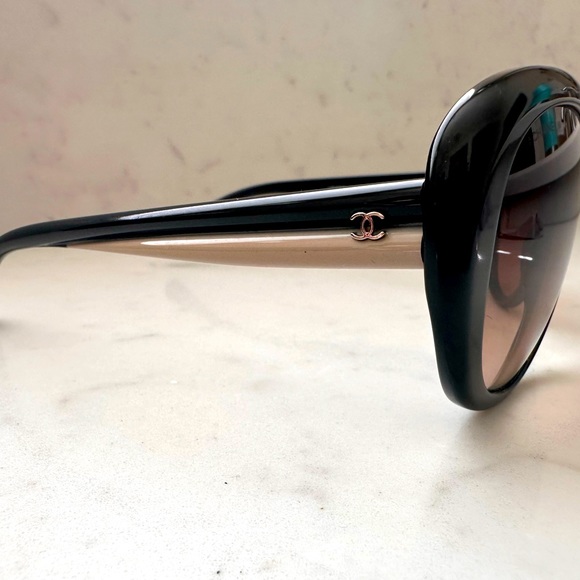 Chanel Sunglasses Signature Butterfly - Picture 5 of 5